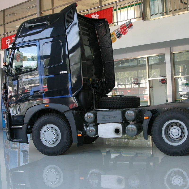 Sinotruk Howo 2017 6x4 tractor truck A7 LNG/CNG
